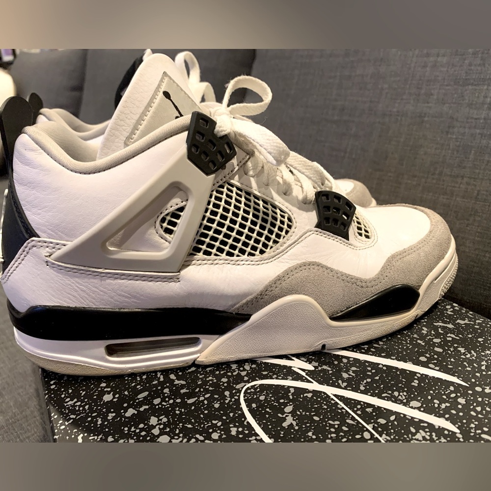 Military 4s. Mens 8.
